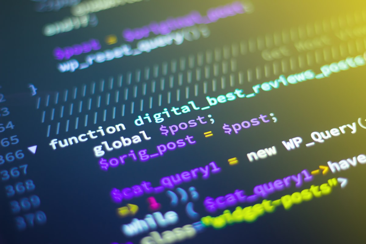 Código em tela — a interface entre o engenheiro e a máquina
